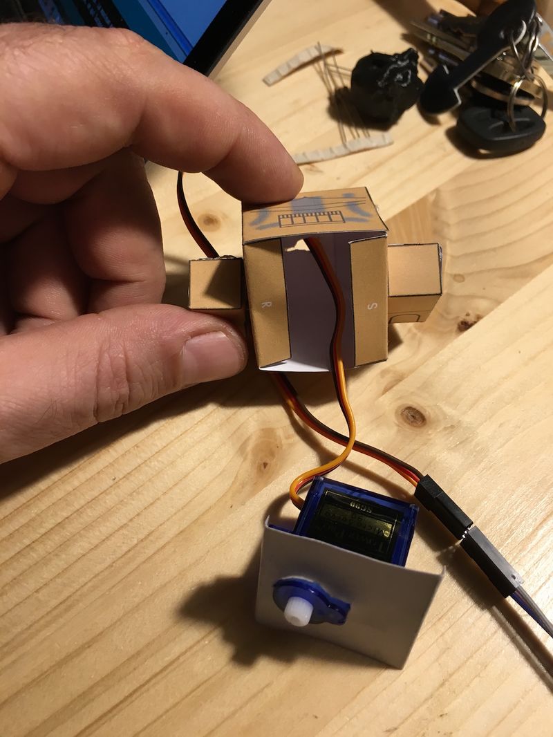 Papertoy avec Arduino pour du Fun 3-Ardupapertoycorps-servo.jpg