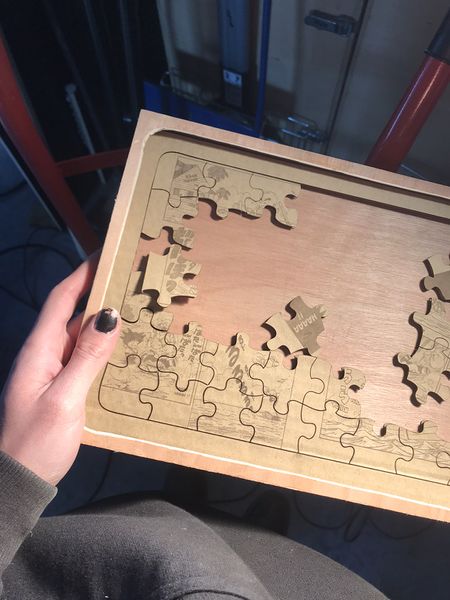 Fichier:Cr er son puzzle la d coupeuse laser DB vrac pi ces dans a boite.jpeg