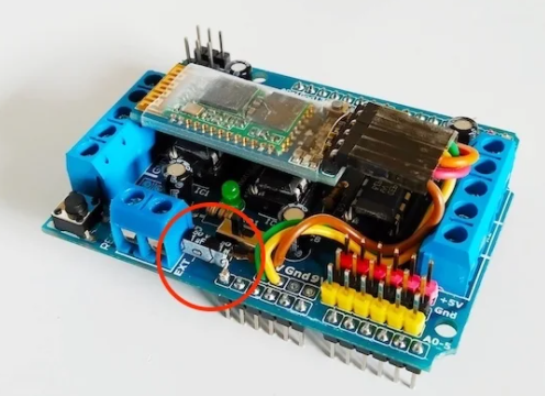 SMARS - Adpatation du Motor Shield d Adafruit condensateur.png