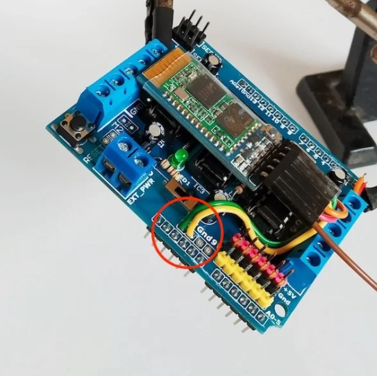 SMARS - Adpatation du Motor Shield d Adafruit soudure hc05.png