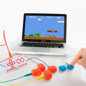 D couvrir la conductivit avec le Makey-Makey Makey-Makey-creez-votre-propre-manette-de-jeu-a-partir-d-objets-quotidiens.jpg