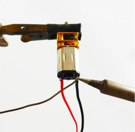 SMARS - Fabriquer un SMARS soudure moteur 1.png