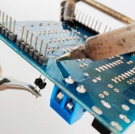 SMARS - Adpatation du Motor Shield d Adafruit switch 2.png