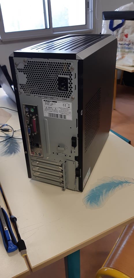 Assemblage d un ordinateur fixe 83162417 586202298625154 4453360905282912256 n.jpg