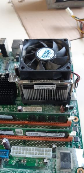 Fichier:Assemblage d un ordinateur fixe 82998929 572066086678116 6529709294881865728 n.jpg