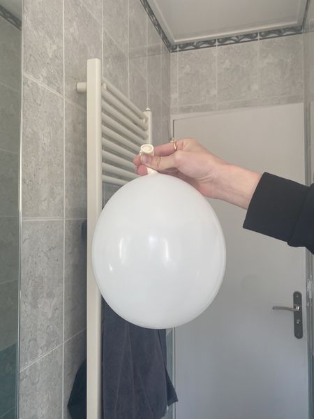 Fichier:La douche du ballon ballon gonfle .jpg