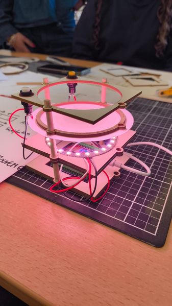 Fichier:EM LIGHT 00c712f9-ec8c-45ec-81d2-0a64047580f5.jpeg