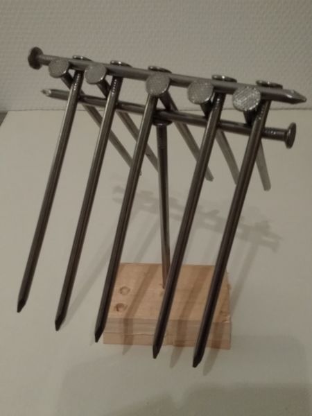 Fichier:Clous en quilibre Clous en quilibre IMG 20191204 221857.jpg
