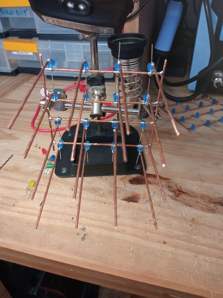 Fichier:Cube LED 4x4x4 IMG 20250617 135026.jpg