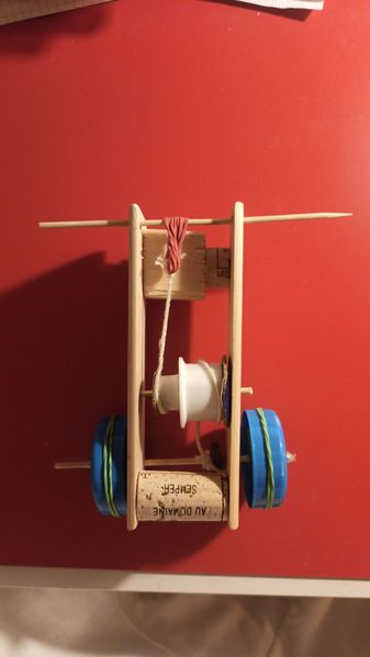 Fichier:Cr ation d une voiture propulsion lastique 1682972668320.jpg