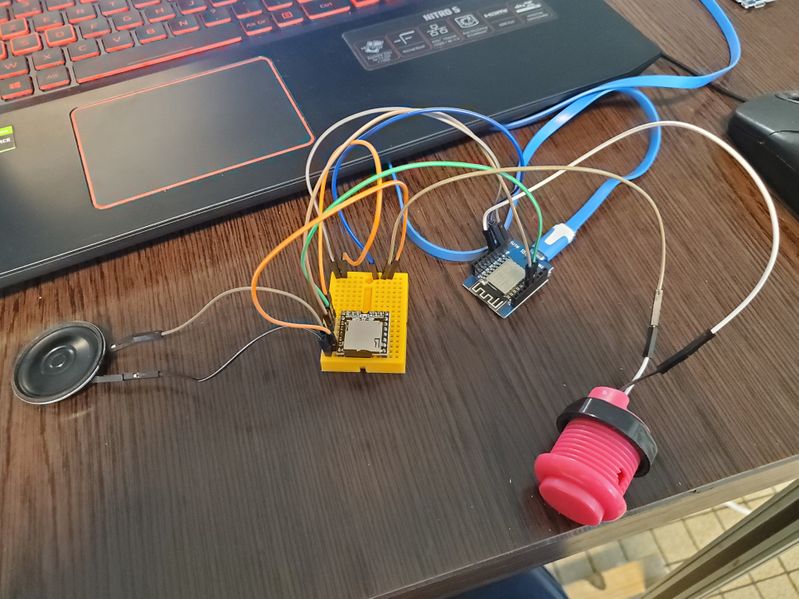 Fichier:BOXSON Boxson PhotoAvecAlimentation.jpg