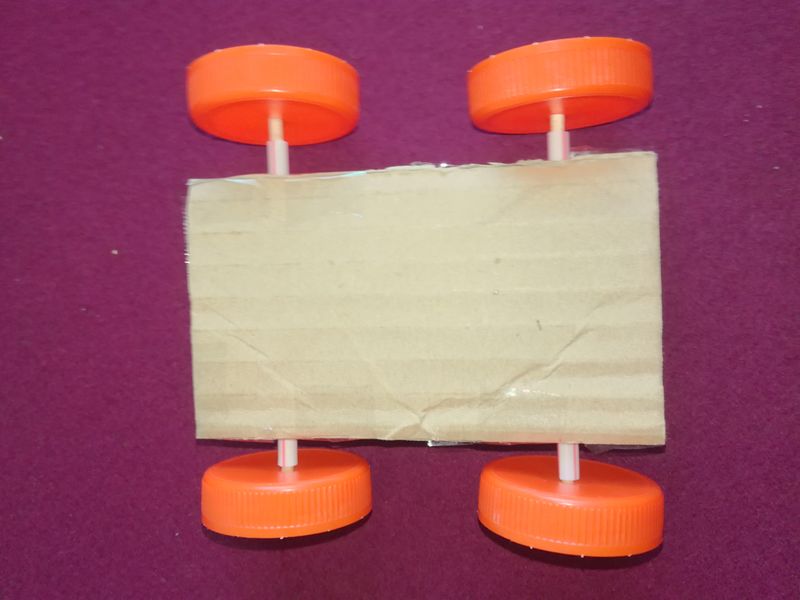 Fichier:Voiture propuls e par un ballon tape 9.jpg