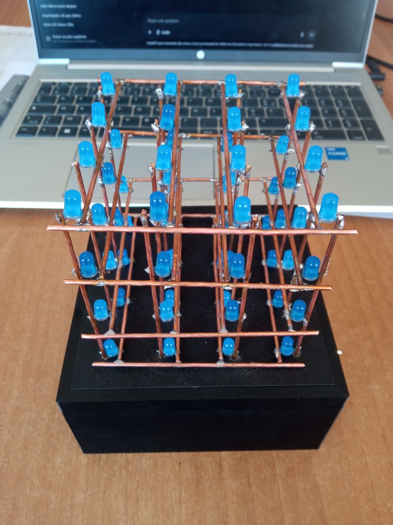 Cube LED 4x4x4 IMG 20250620 152612.jpg
