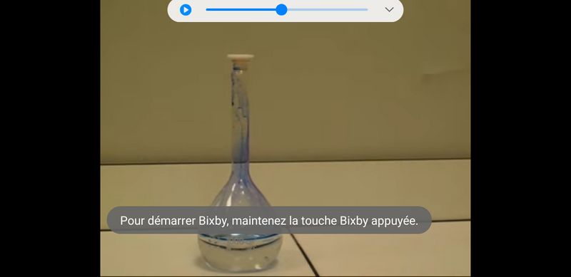 Fichier:Experience de la bouteille bleue Screenshot 20220825-114806 YouTube.jpg