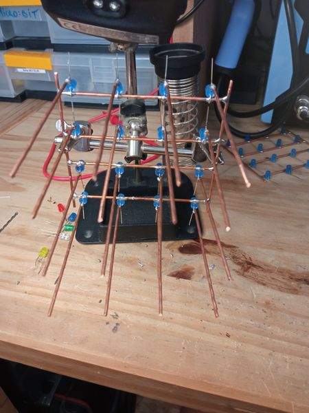 Fichier:Cube LED 4x4x4 IMG 20250617 135024.jpg