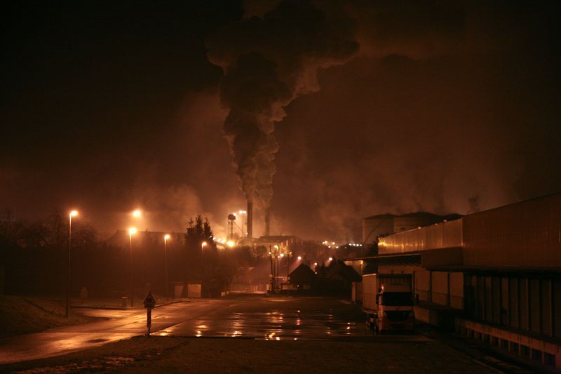 Fichier:Group-en construction GIEC Normand Ma Normandie en 2100 - Adaptation au changement climatique France night factory fabrik pollution nuit industrie usine-330559.jpg