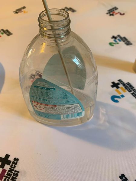 Fichier:Poivre dans l'eau 52075956 1018659345010074 312507227820785664 n.jpg