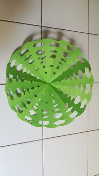 Fichier:D coupage de flocons de neige IMG 20210402 171139.jpg