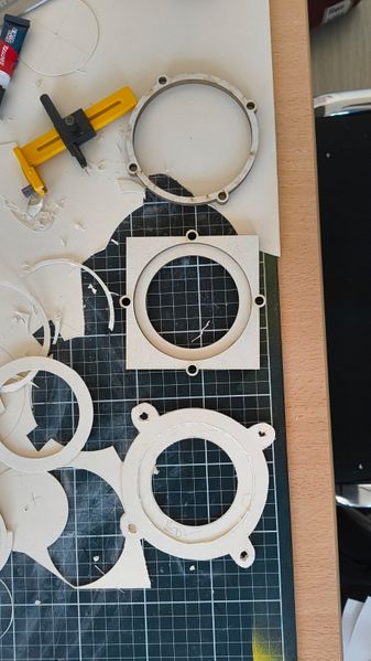 Fichier:EM LIGHT efe8ccd7-e0ca-49ae-858f-a34bc8c76d79.jpeg