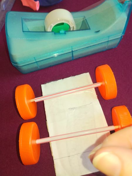 Fichier:Voiture propuls e par un ballon tape 7.jpg