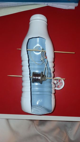 Fichier:Cr ation d une voiture propulsion lastique 1682973888038.jpg