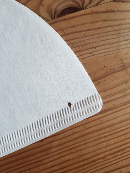 Fichier:Fabrique ton masque anti-virus Trou 1.jpg