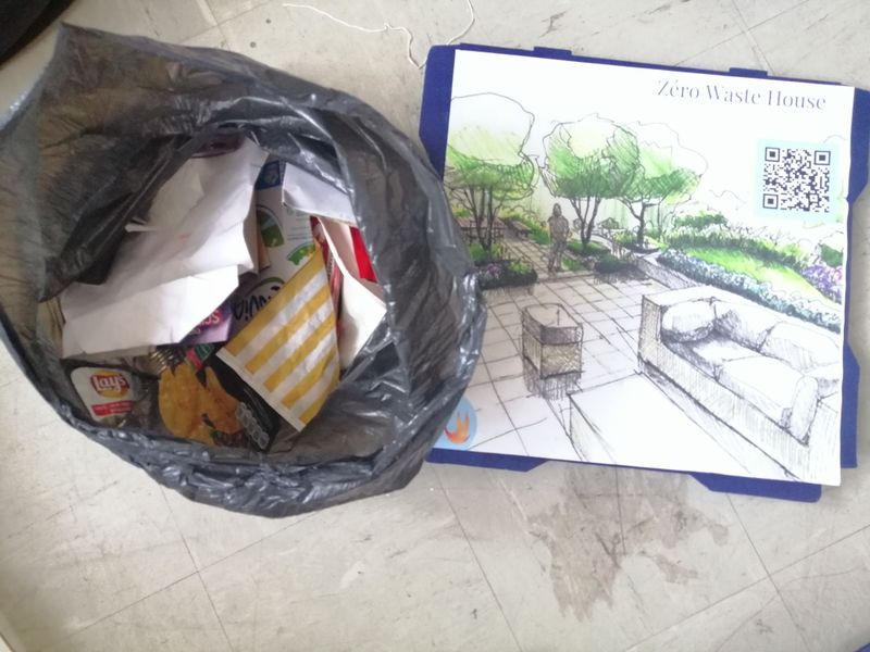 Fichier:Group-Grand Jeu zero plastique 169367005 456482142106102 4916316413045587884 n.jpg