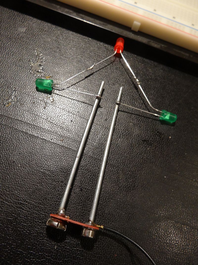 Fabriquer un sapin clignotant 2512 sapin cligno09.JPG