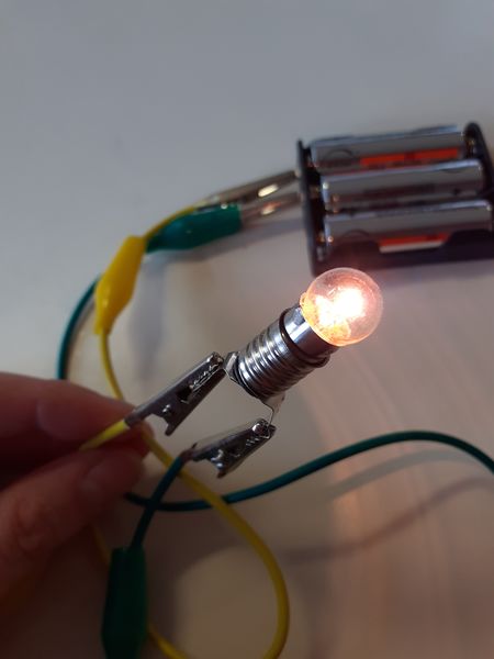 Fichier:D fi Allumer une ampoule 20201210 110518.jpg