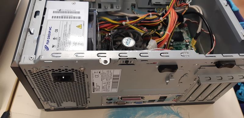 Fichier:Assemblage d un ordinateur fixe 82961390 517108865588903 1782849909641183232 n.jpg