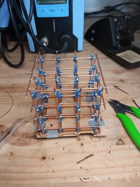 Fichier:Cube LED 4x4x4 IMG 20250617 154259.jpg
