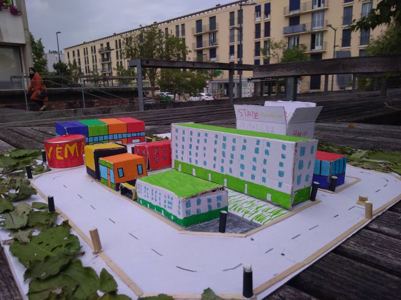 Une maquette de mon quartier t 2019 - MS Architecture et urbanisme - maquette en mat riel de r cup.jpg