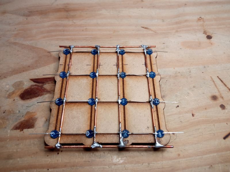 Fichier:Cube LED 4x4x4 IMG 20250616 132732.jpg