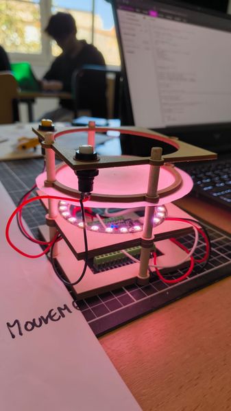 Fichier:EM LIGHT 53d0f72a-4d03-4a45-a8c1-8e1d18695b5e.jpeg