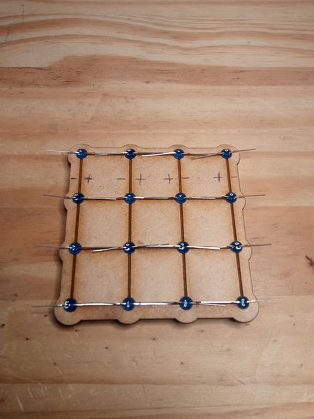 Fichier:Cube LED 4x4x4 IMG 20250613 135954.jpg